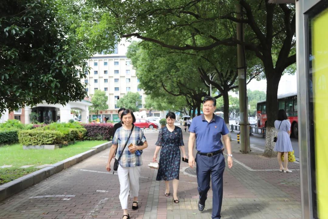 集团党委开展&ldquo;七一&rdquo;前夕走访慰问活动