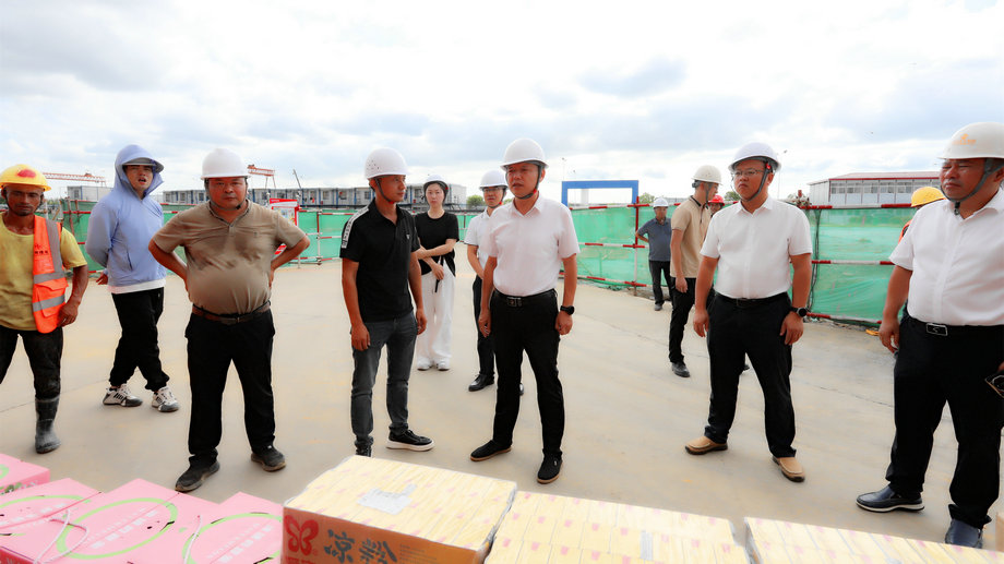 集团党委开展&ldquo;情系一线、致敬坚守者&rdquo;夏日送清凉慰问活