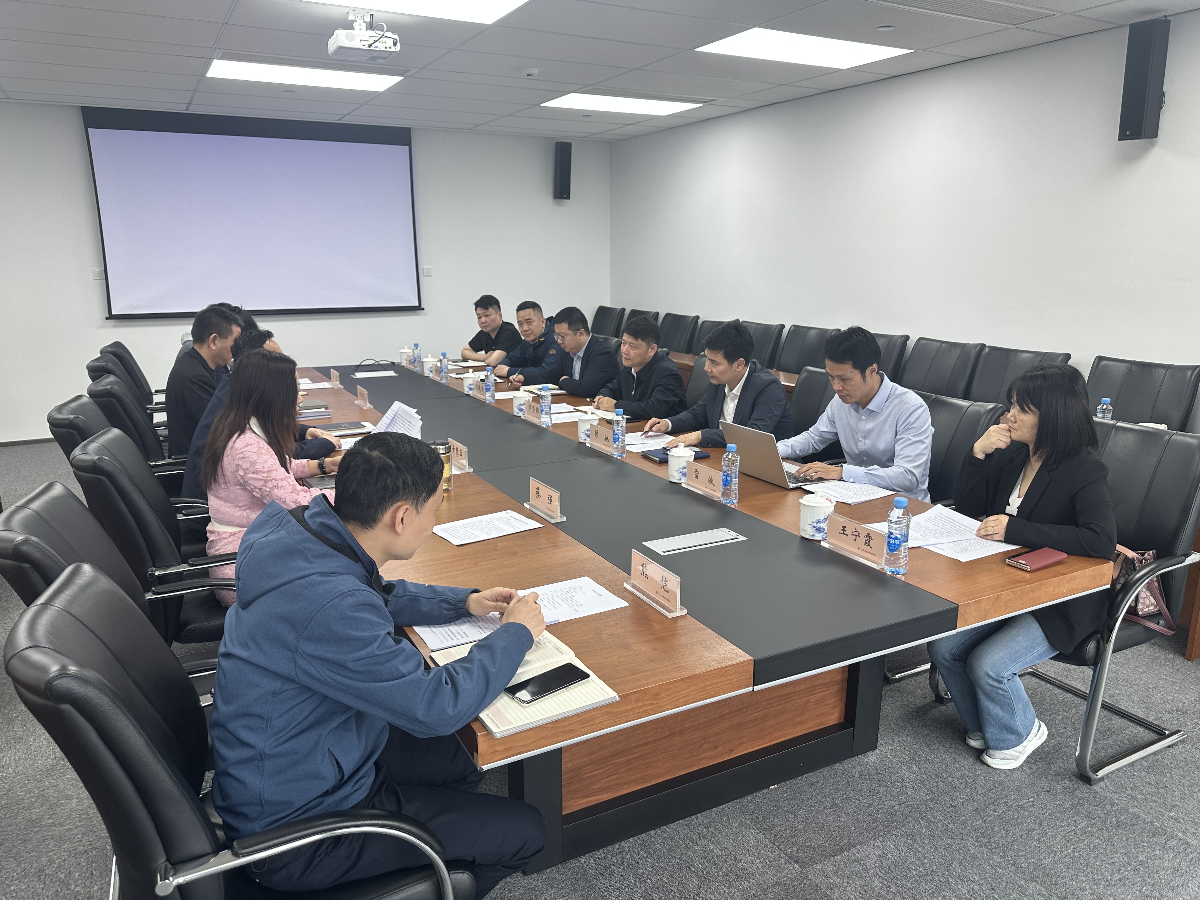罗贤锦带队前往省铁航物流集团洽谈数字化物流仓储监管平台项目合作